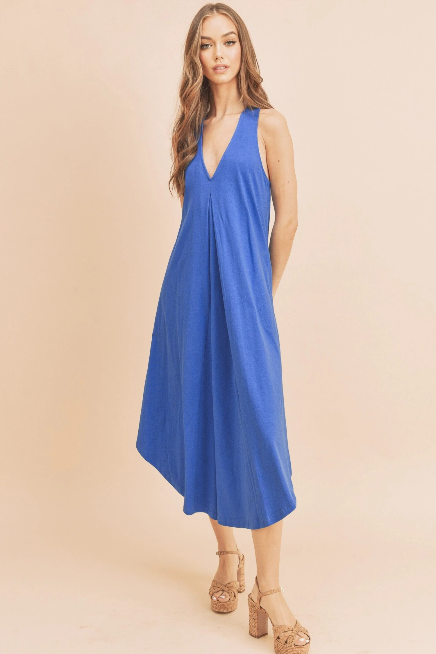 Aemi + Co Front Pleat Detail V-Neck Sleeveless Midi Dress 4 Aemi + Co Front Pleat Detail V-Neck Sleeveless Midi Dress - Image 2